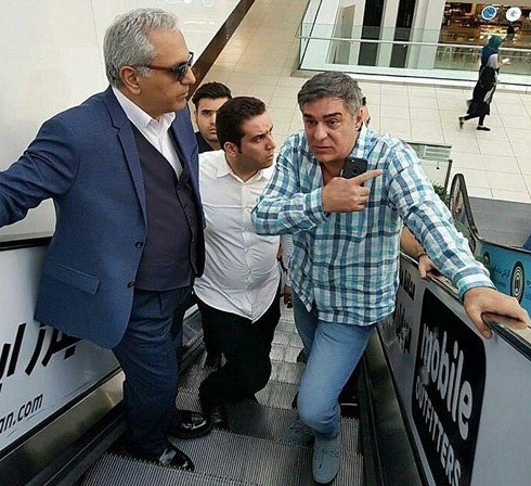 مهران مدیری در حال بازدید از پردیس سینمایی کوروش