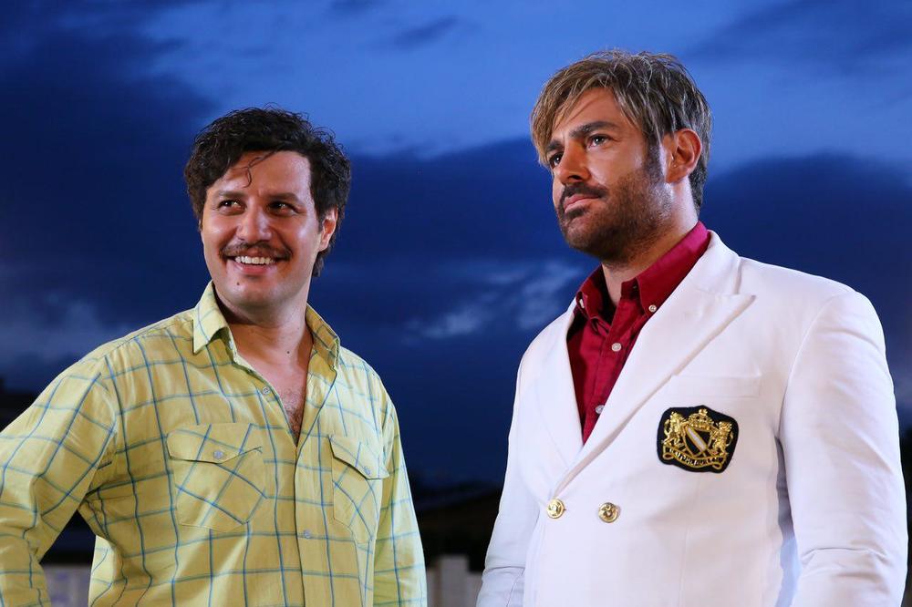 محمدرضا گلزار و جواد عزتی در فیلم سینمایی آینه بغل