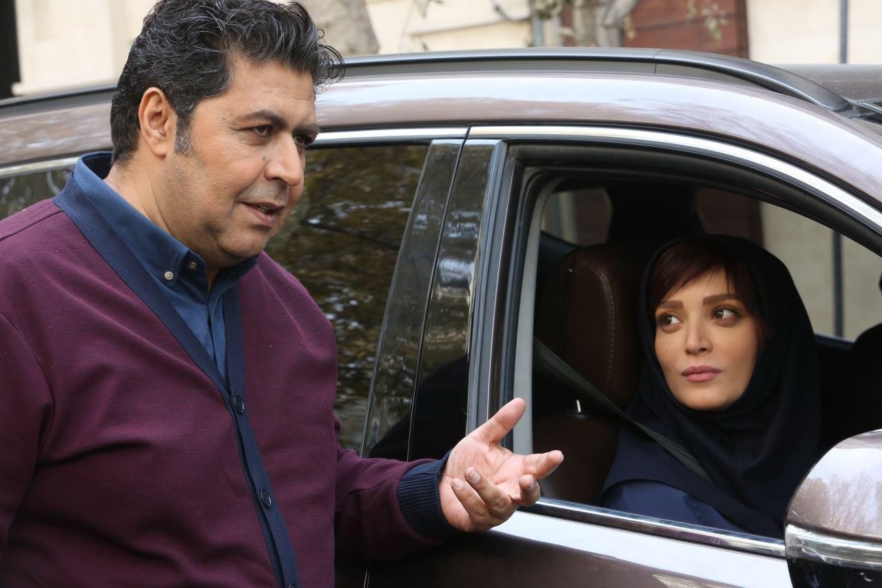 بهنوش طباطبایی و فرهاد اصلانی در فیلم زیر سقف دودی