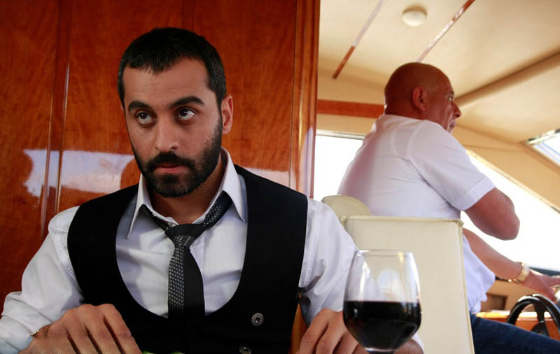 به خاطر قلاده‌ها