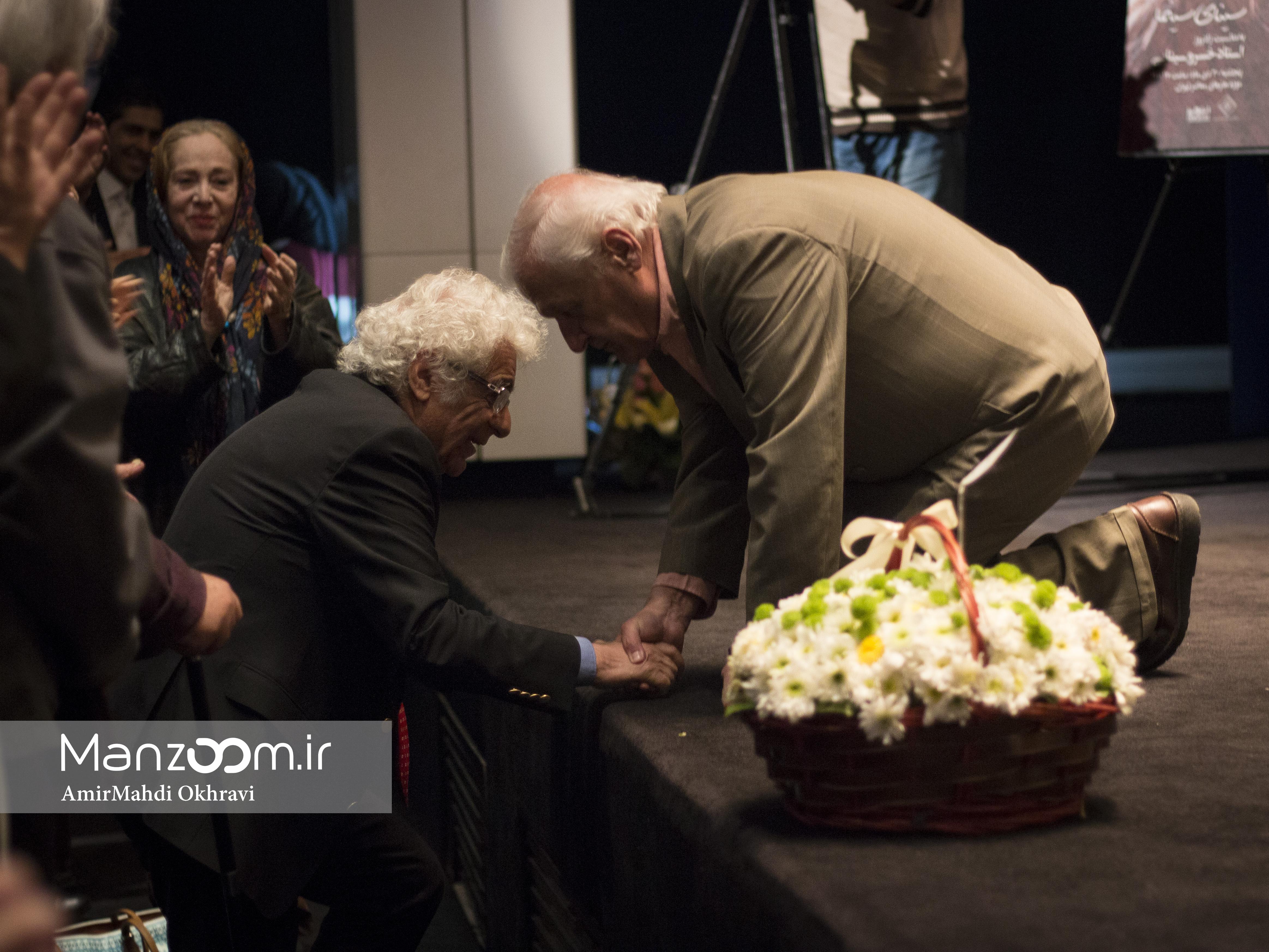 مراسم بزرگداشت و تولد 77 سالگی خسرو سینایی برگزار شد / تصاویر