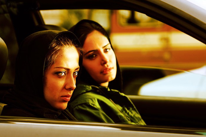 الناز شاکردوست و لیلا اوتادی در فیلم حرکت اول