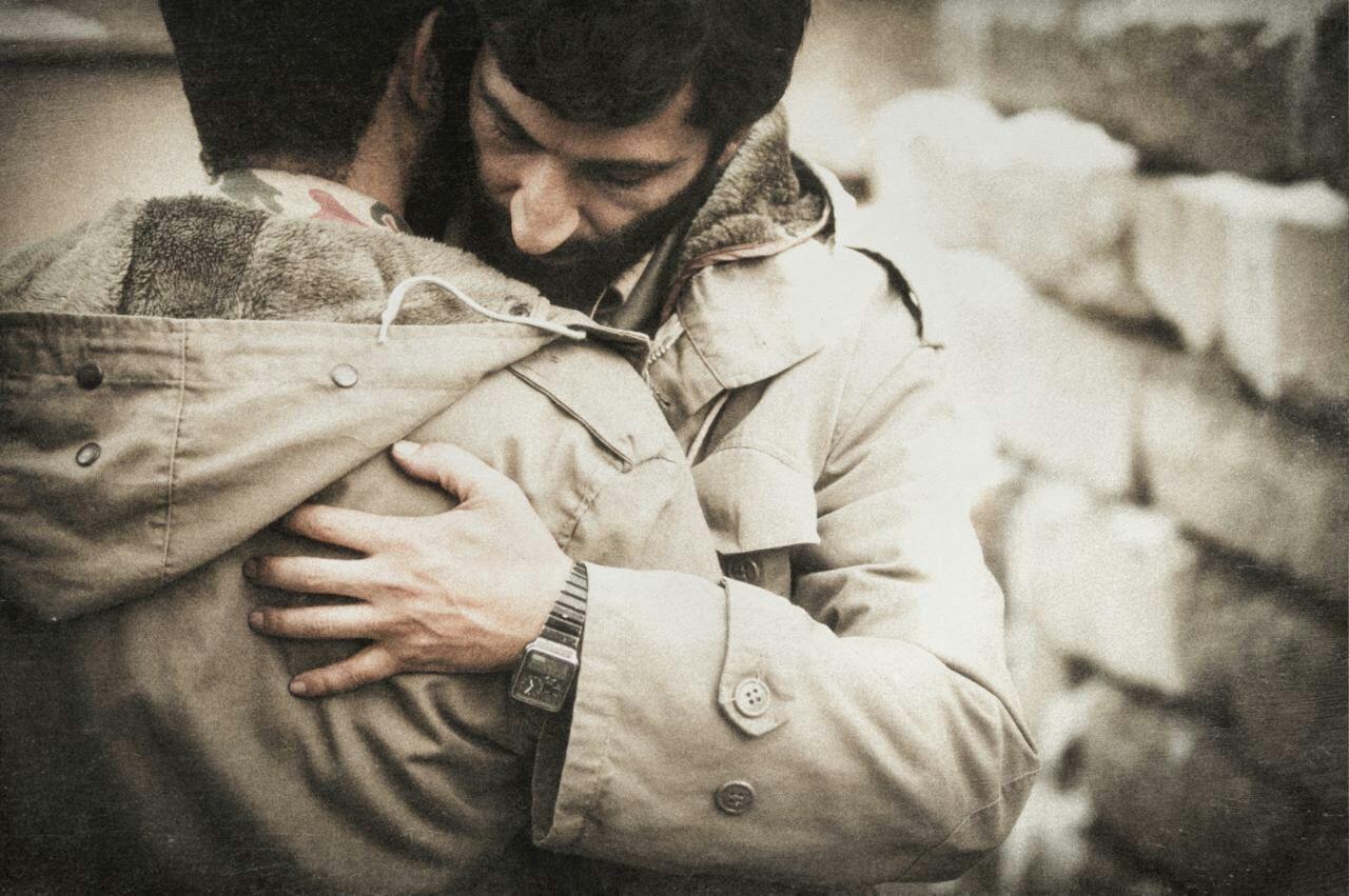 نقد و بررسی فیلم ایستاده در غبار