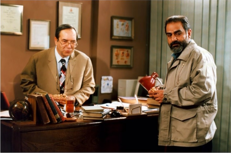 پرویز پرستویی در فیلم آژانس شیشه‌ای