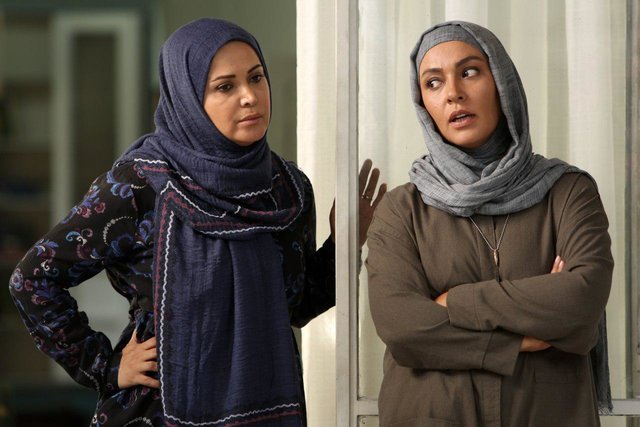 زیبا بروفه و کمند امیرسلیمانی در سریال تلوزیونی هاتف