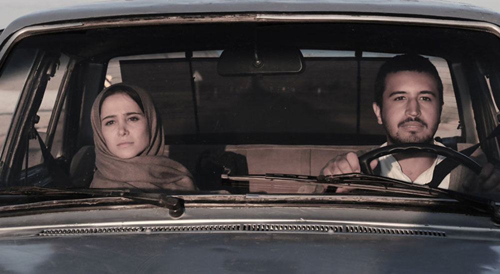 الناز حبیبی و مهرداد صدیقیان در فیلم سینمایی ناخواسته