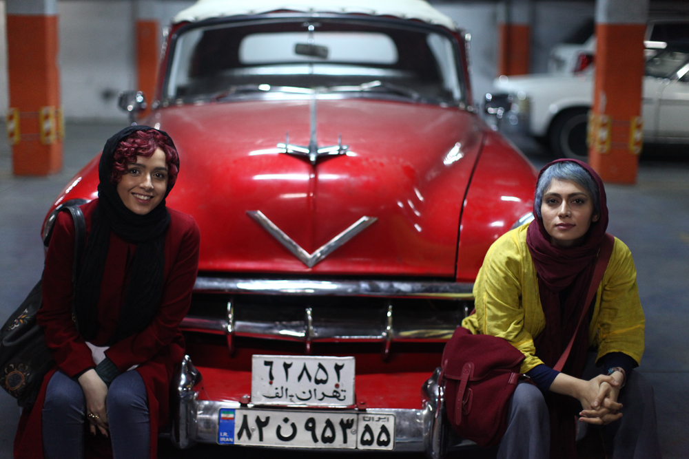 ترانه علیدوستی و پگاه آهنگرانی در فیلم مادر قلب اتمی ترانه علیدوستی و پگاه آهنگرانی در فیلم مادر قلب اتمی