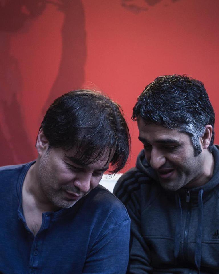 پیمان قاسم‌خانی و پژمان جمشیدی در پشت صحنه فیلم خوب بد جلف