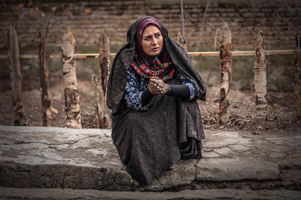 پریوش نظریه در سریال تلوزیونی زیر پای مادر