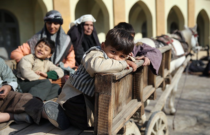 یتیم خانه ایران, توانا در ایده‌پردازی ، ناتوان در قصه‌گویی