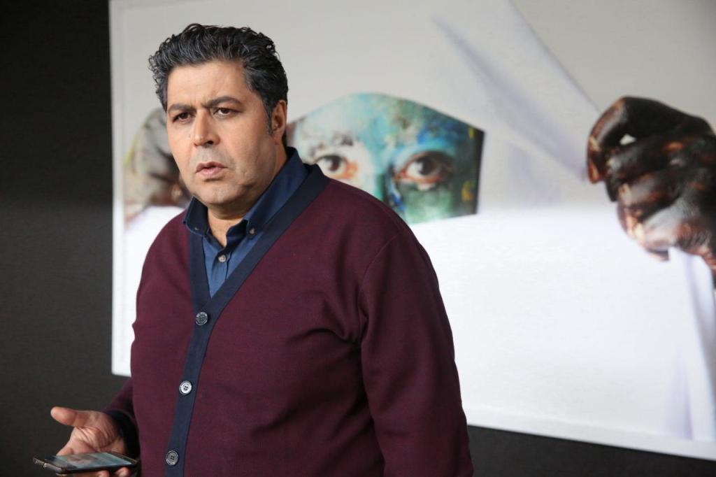 فرهاد اصلانی در فیلم زیر سقف دودی