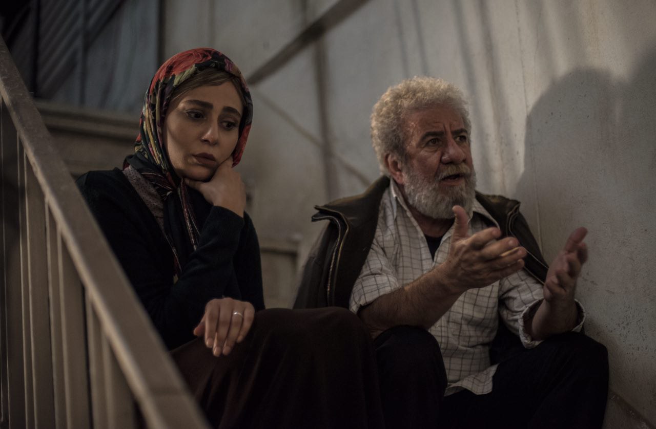 مسعود کرامتی و رعنا آزادی‌ور در فیلم سینمایی چهارراه استانبول