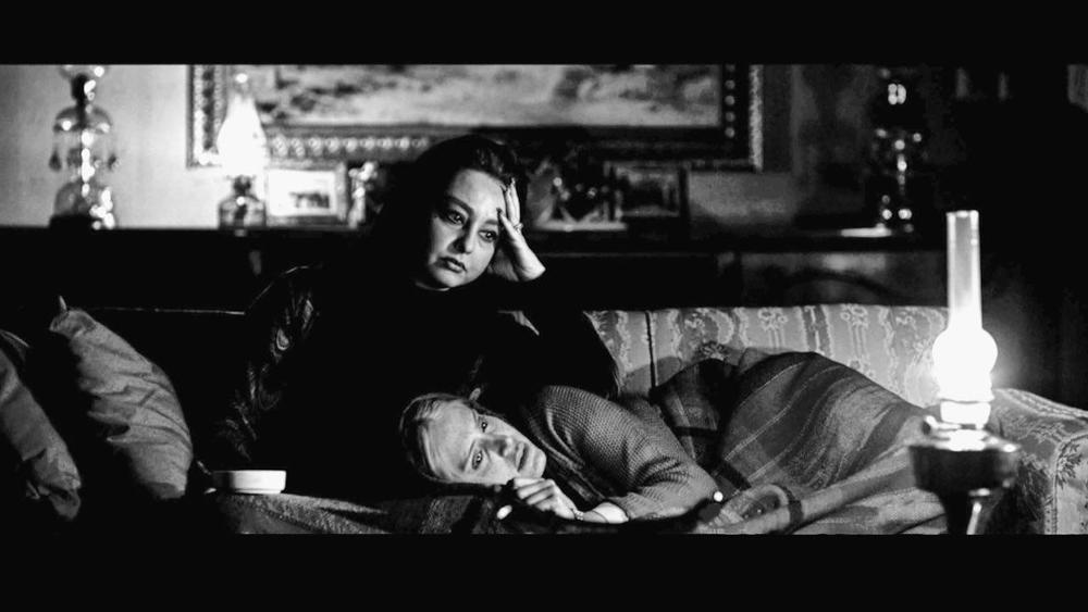 الناز شاکردوست و ماهایا پطروسیان در فیلم خفهگی الناز شاکردوست و ماهایا پطروسیان در فیلم خفهگی