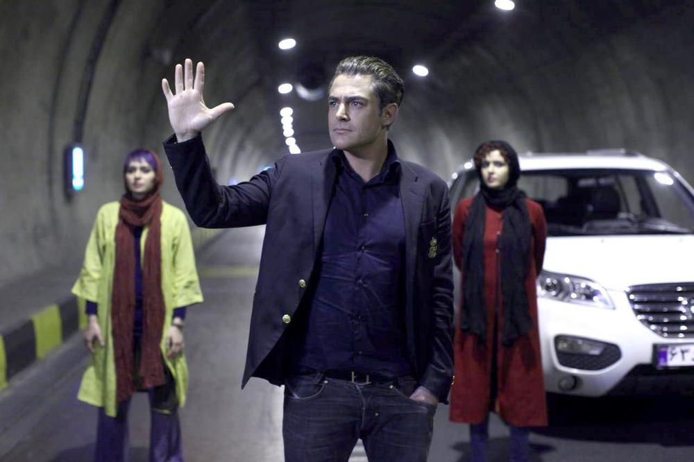 ترانه علیدوستی و محمدرضا گلزار در فیلم مادر قلب اتمی ترانه علیدوستی و محمدرضا گلزار در فیلم مادر قلب اتمی