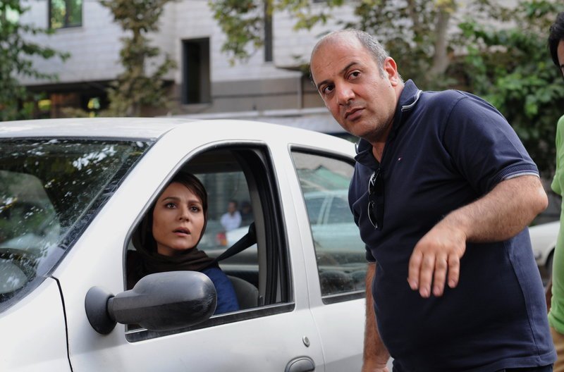 فیلم وارونگی, تنهایی نیلوفر