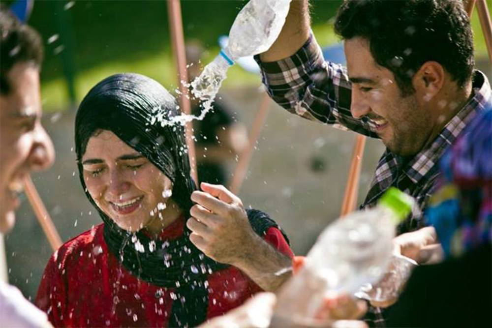 باران کوثری و نوید محمدزاده در فیلم سینمایی عصبانی نیستم