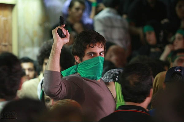 نقد فیلم سینمایی قلاده های طلا در سایت منظوم