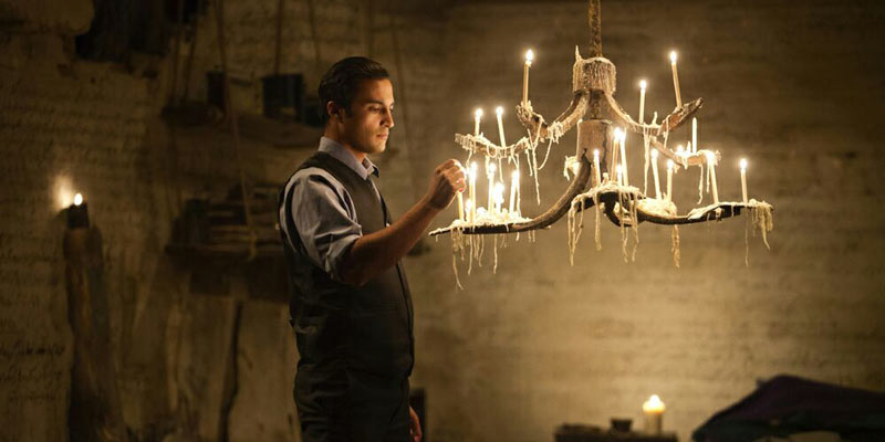 از منظر فراداستان تاریخ نگارانه واسازی واقعیت و تخیلِ تاریخ