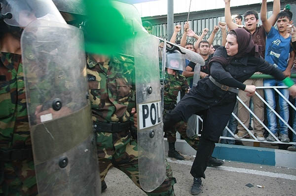 به خاطر قلاده‌ها