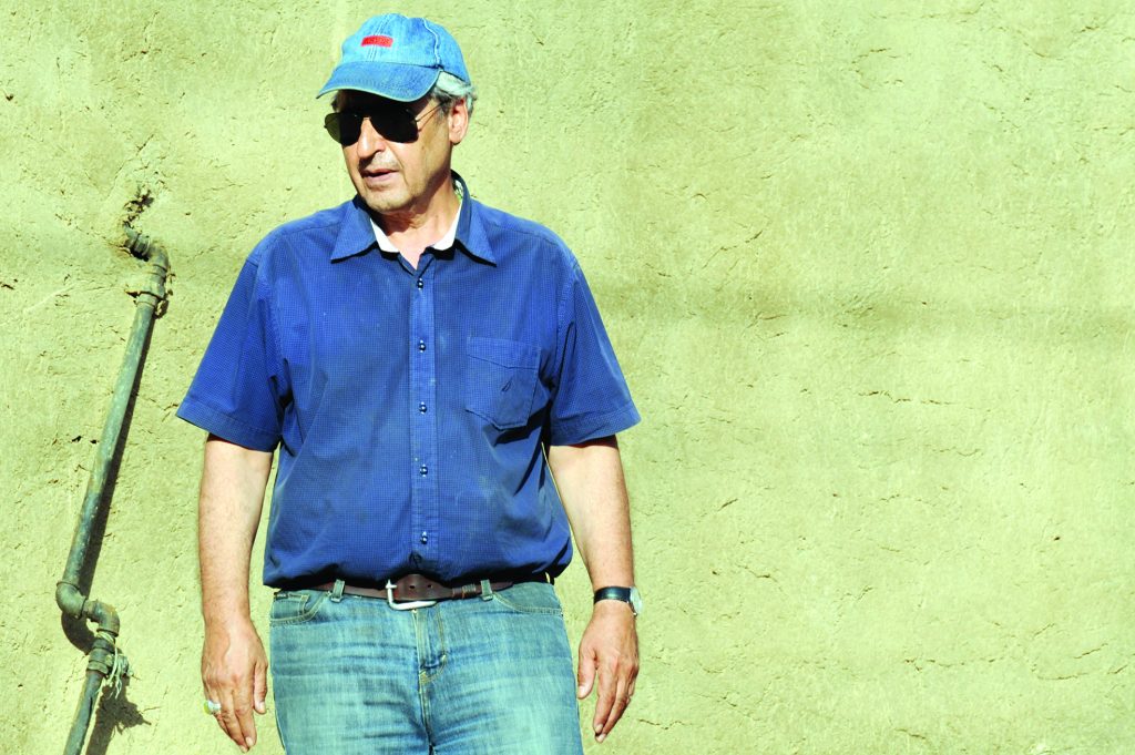 مسعود جعفری جوزانی در پشت صحنه فیلم سینمایی پشت دیوار سکوت