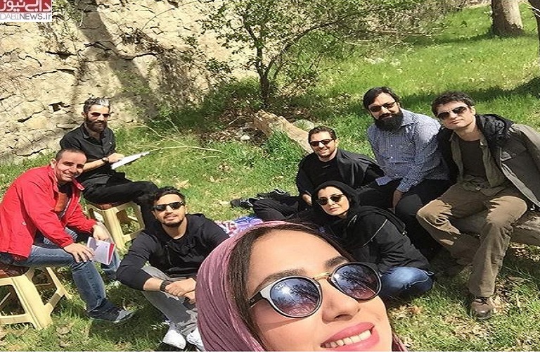 بهرام رادان و ساره بیات در پشت صحنه فیلم زرد