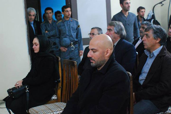 ما همه گناهکاریم, تماشاگرِ بی‌گناه!