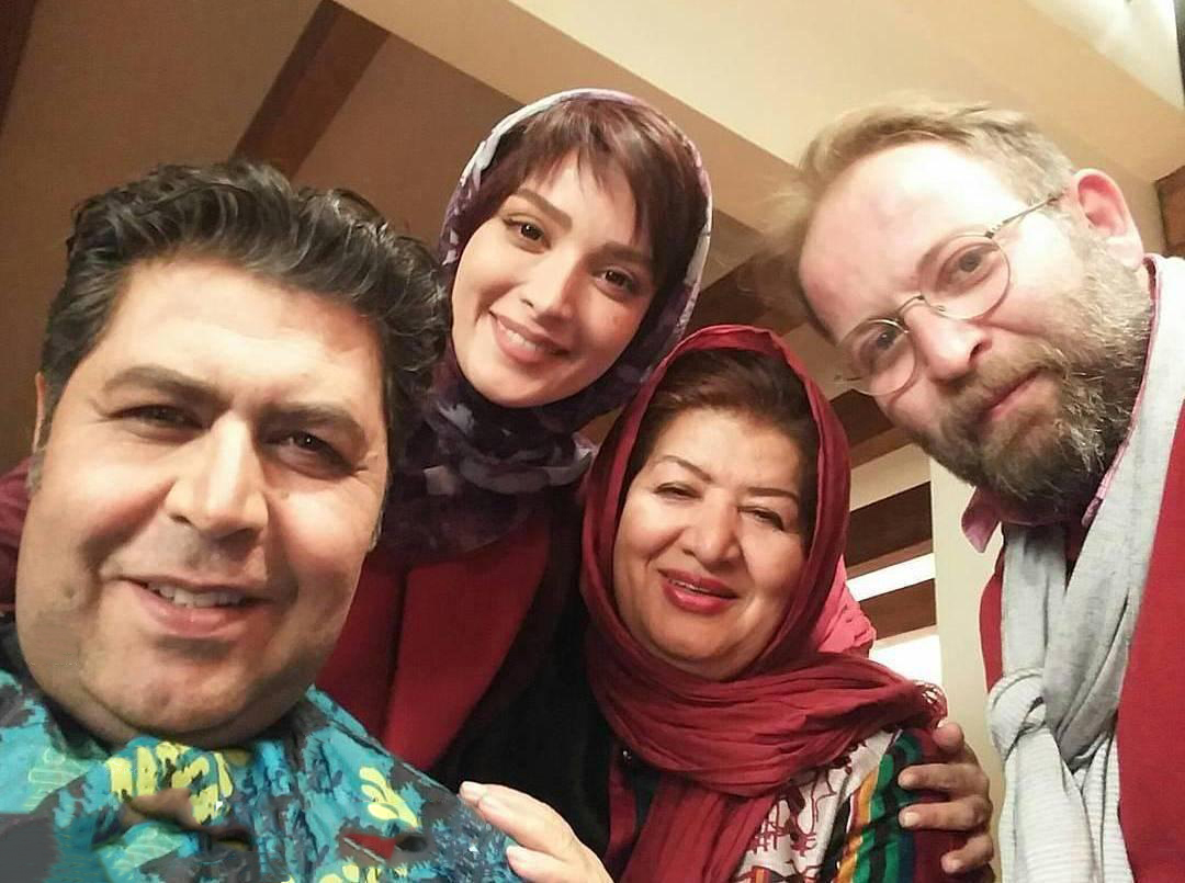 پوران درخشنده و بهنوش طباطبایی در پشت صحنه فیلم زیر سقف دودی