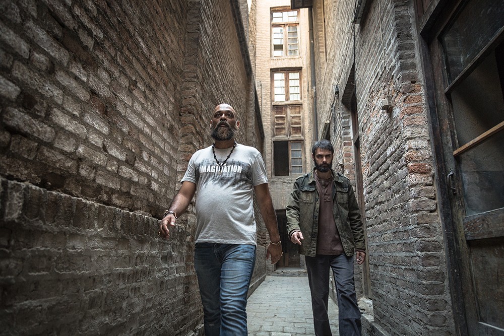 امیرعلی دانایی و نادر فلاح در فیلم انزوا