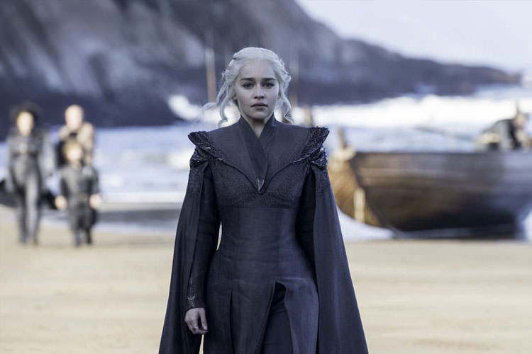 نقد فیلم بازی تاج و تخت در سایت منظوم