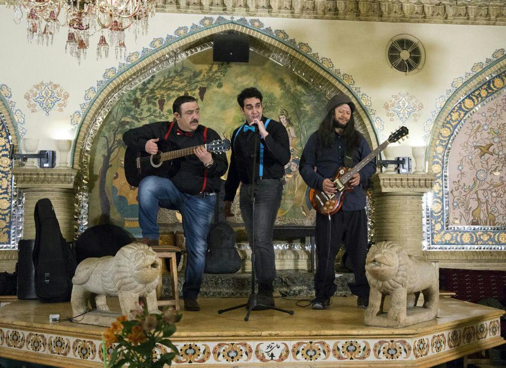 مهران غفوریان و علی صادقی در فیلم سینمایی خالتور