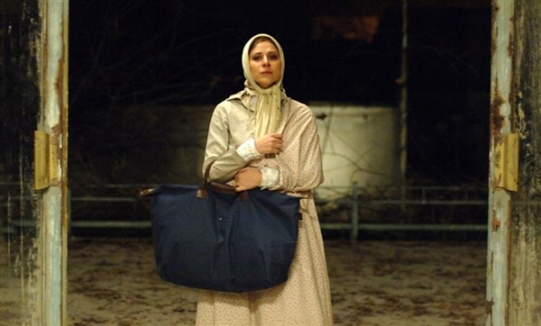 سحر دولتشاهی در فیلم آسمان زرو کم عمق سحر دولتشاهی در فیلم آسمان زرو کم عمق