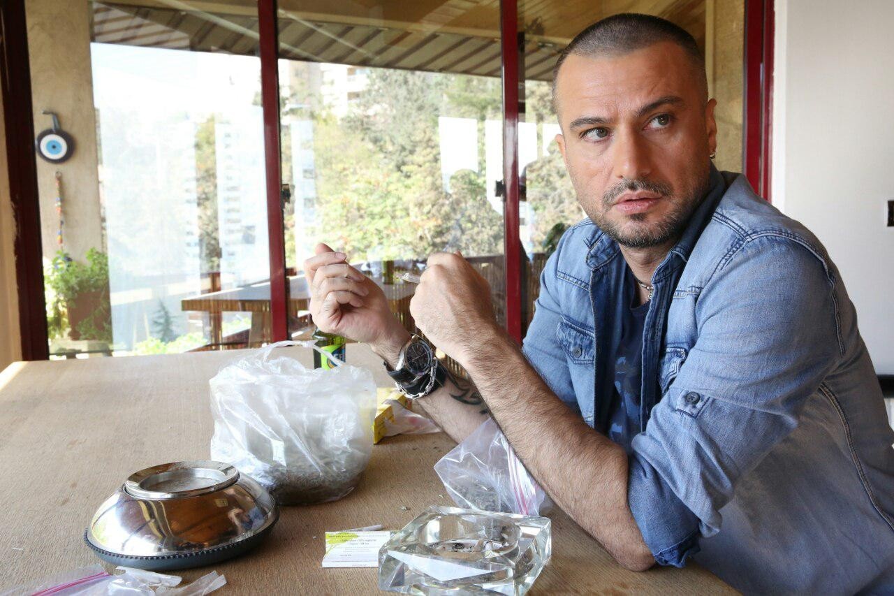 شهرام حقیقت دوست در فیلم سینمایی زیر سقف دودی