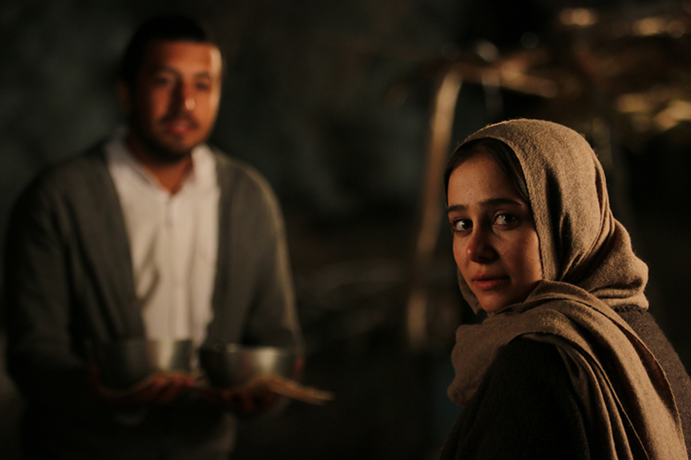 الناز حبیبی و مهرداد صدیقیان در فیلم سینمایی ناخواسته