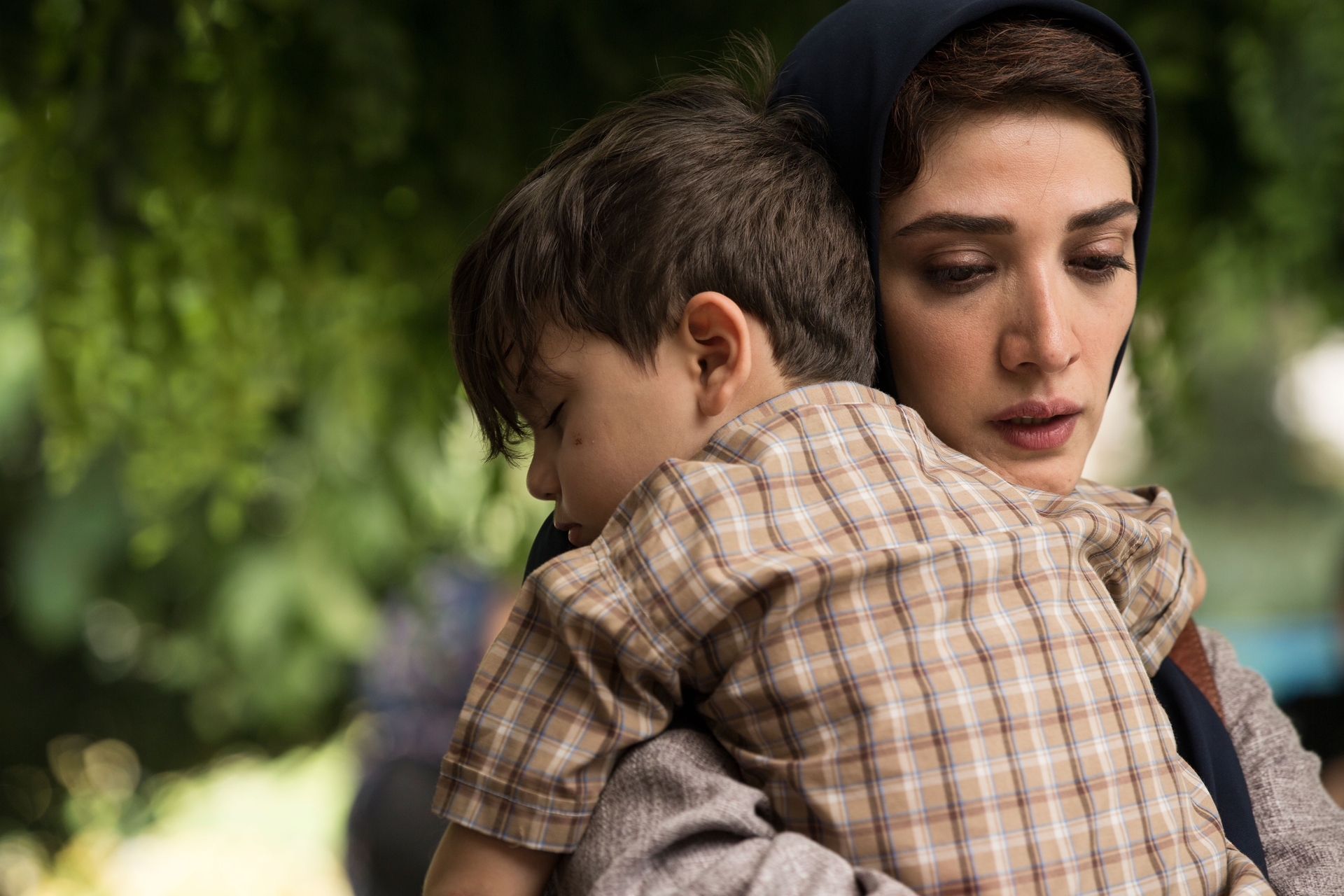 مینا ساداتی در فیلم تابستان داغ