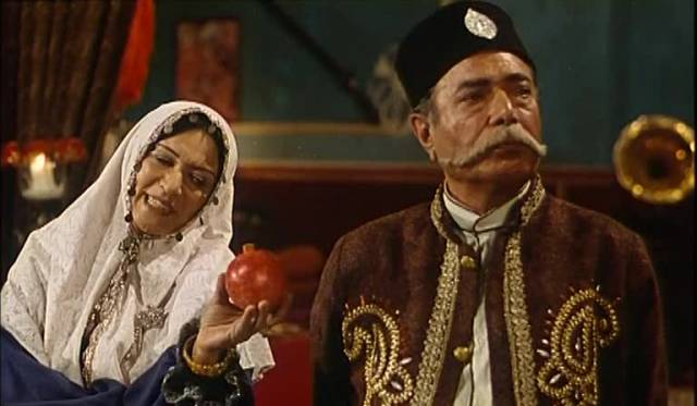 رویا تیموریان و علی نصیریان در فیلم پستچی سه بار در نمی‌زند