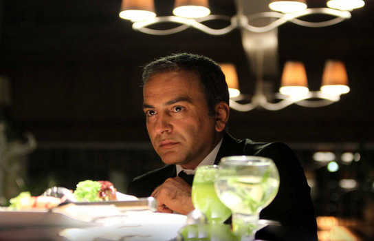 حمیدرضا آذرنگ در فیلم سینمایی قاتل اهلی