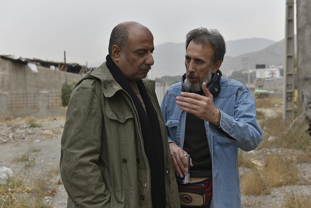 امیر جعفری و حسین شهابی در فیلم آزاد به قید شرط