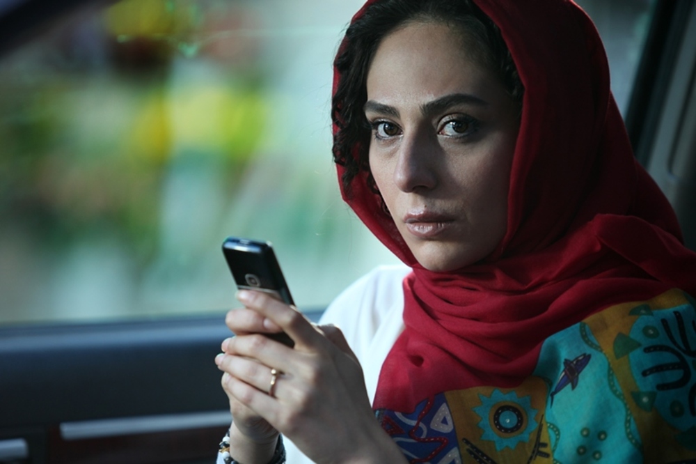 رعنا آزادی‌ور در فیلم خانه دختر