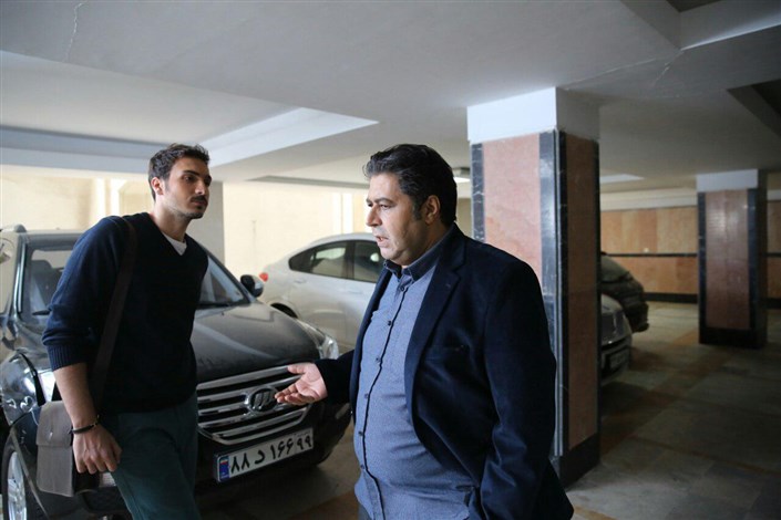 فرهاد اصلانی در فیلم زیر سقف دودی