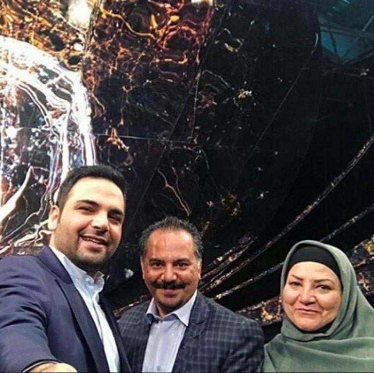احسان علیخانی در پشت صحنه برنامه تلوزیونی ماه عسل