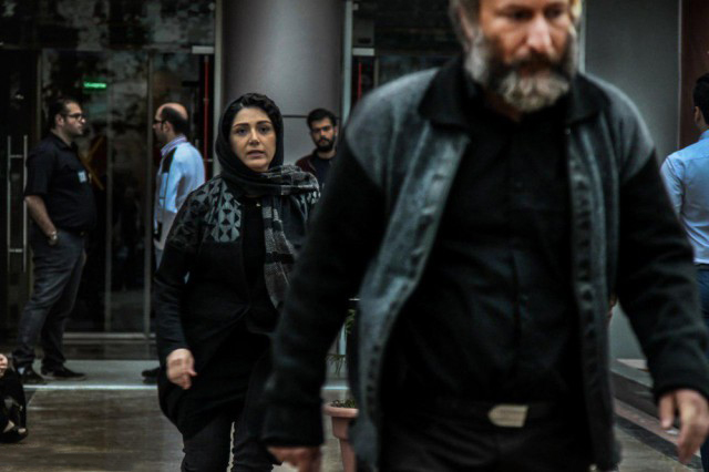 باران کوثری و رضا بهبودی در فیلم شنل