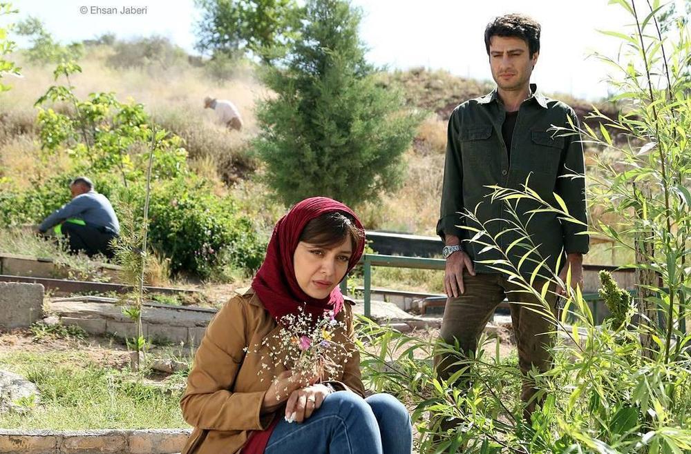 ساره بیات و شهرام حقیقت‌دوست در فیلم زرد