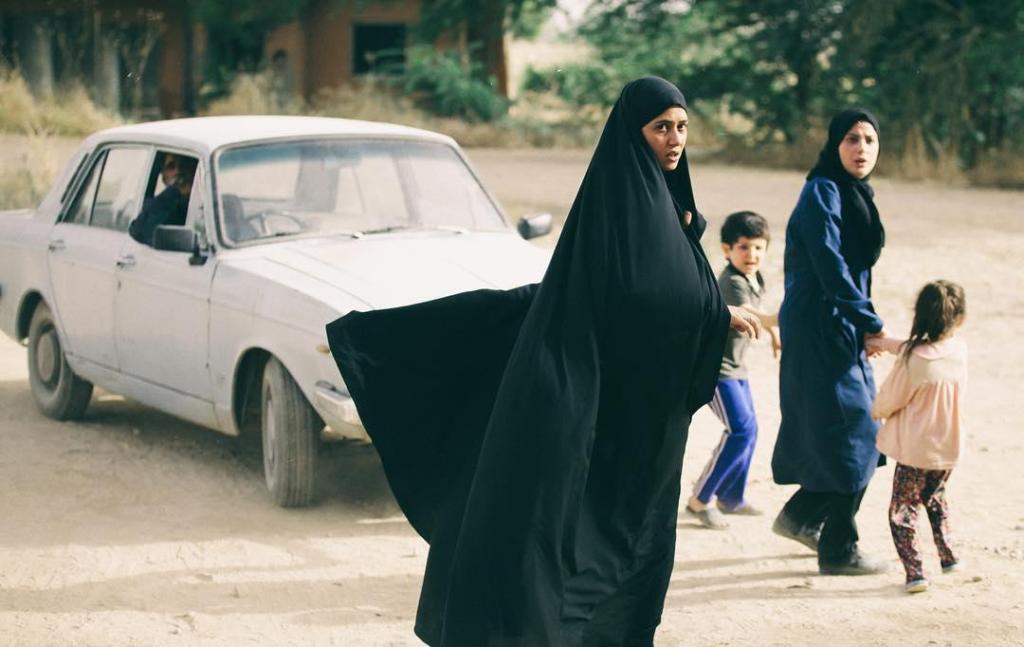 پریناز ایزدیار وطناز طباطبایی در فیلم ویلاییها پریناز ایزدیار وطناز طباطبایی در فیلم ویلاییها