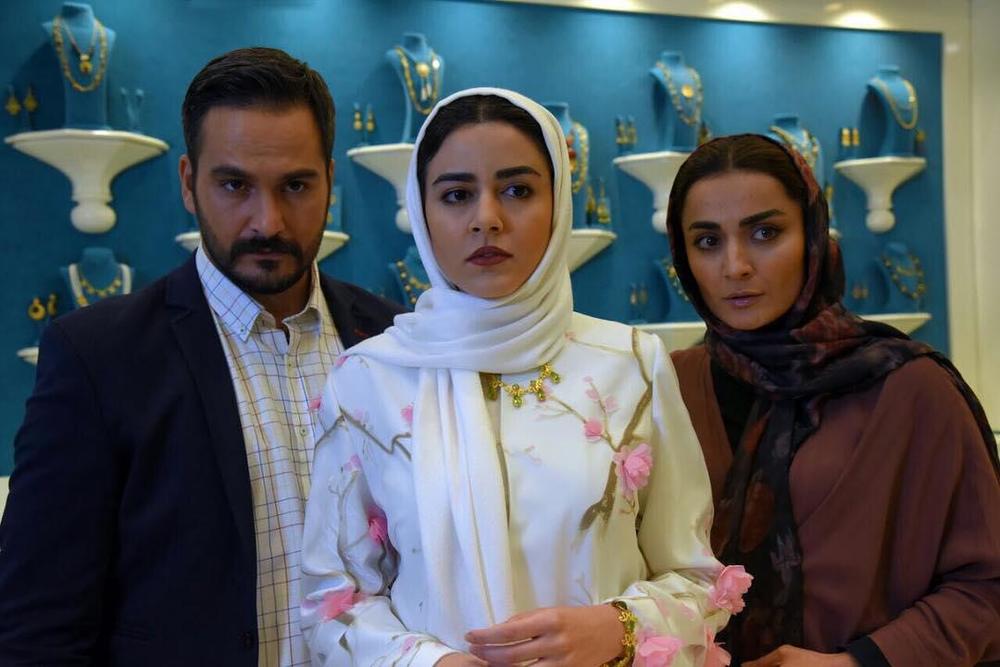 ماهور الوند و السا فیروزآذر در فیلم ملی و راه‌های نرفته‌اش