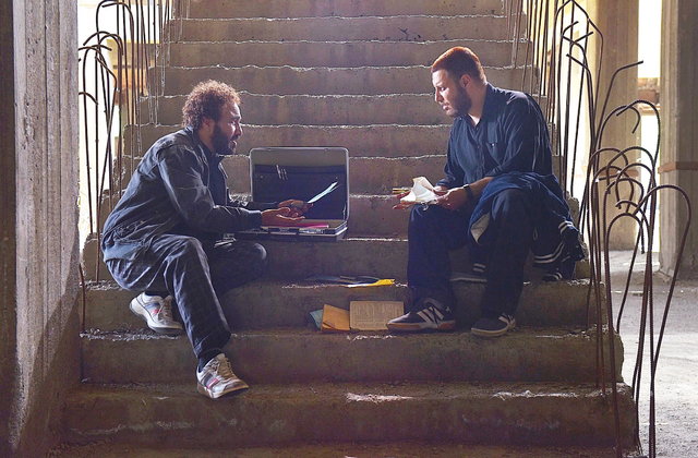 رضا عطاران و جواد عزتی در فیلم سینمایی هزار پا