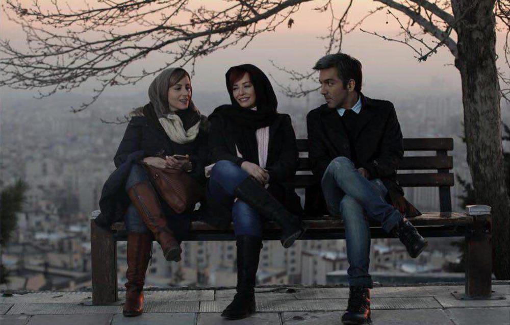 مهراوه شریفی نیا و آتوسا راستی در فیلم سینمایی پرسه در حوالی من