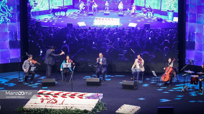 اجرای موسیقی زنده در مراسم افتتاحیه سی و پنجمین جشنواره فیلم فجر