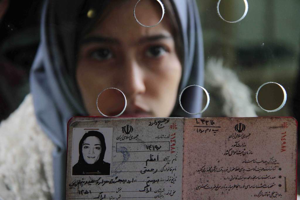 نقد فیلم سینمایی لاک قرمز