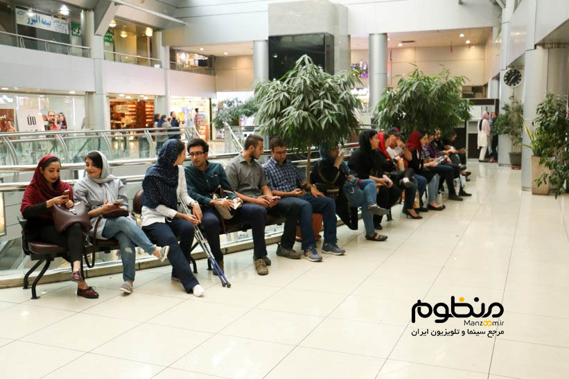 نوید محمدزاده با مردم به تماشای «لانتوری» نشست