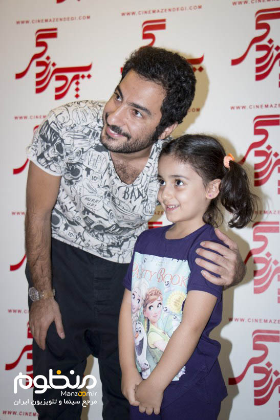 نوید محمدزاده با مردم به تماشای «لانتوری» نشست